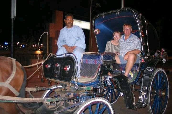 ルクソール ナイト馬車ツアー: 街の魔法を発見しましょう!