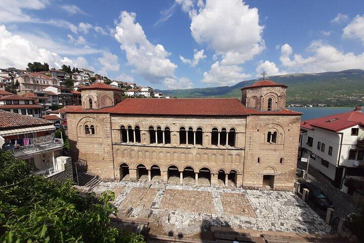 Trasferimento turistico da Tirana a Skopje con un tour di Ohrid