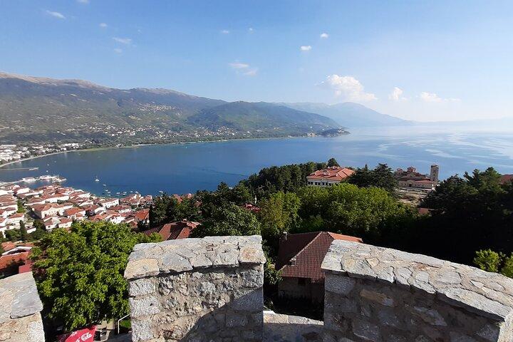 Trasferimento turistico da Tirana a Skopje con un tour di Ohrid