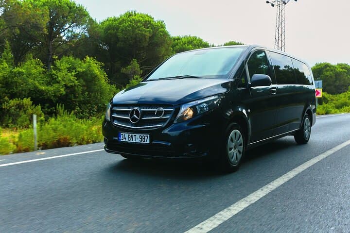 Private One-Way Transfer: Istanbul Airport ↔ City Hotels