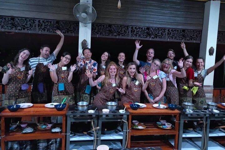Kochabendkurs Chiang Mai Besuchen Sie den Bio-Garten und -Markt