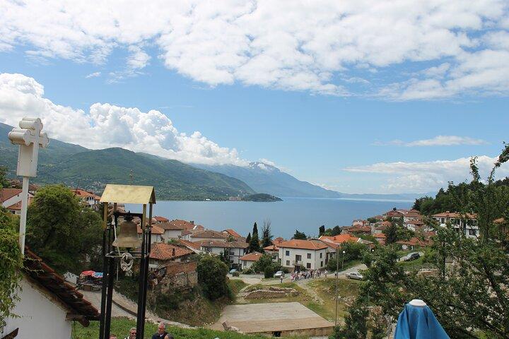 Transfert touristique de Skopje à Tirana avec un arrêt à Ohrid