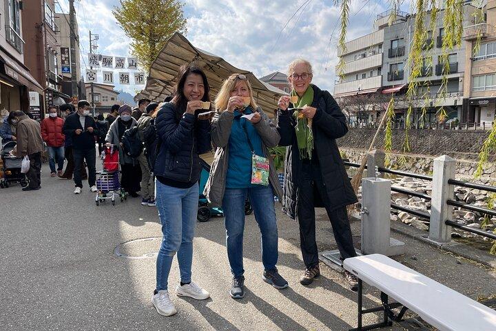 Takayama Local Food & Sake Culture Tour, Guida autorizzata