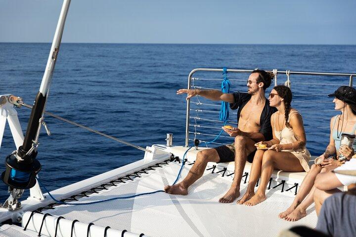 Vela deluxe e snorkeling al Monumento al Capitano Cook