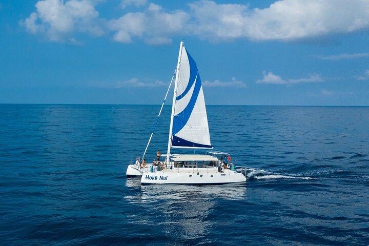 Vela deluxe e snorkeling al Monumento al Capitano Cook