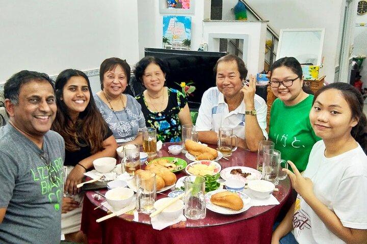 Ho Chi Minh City privata vandringsturer med unga lokala volontärer