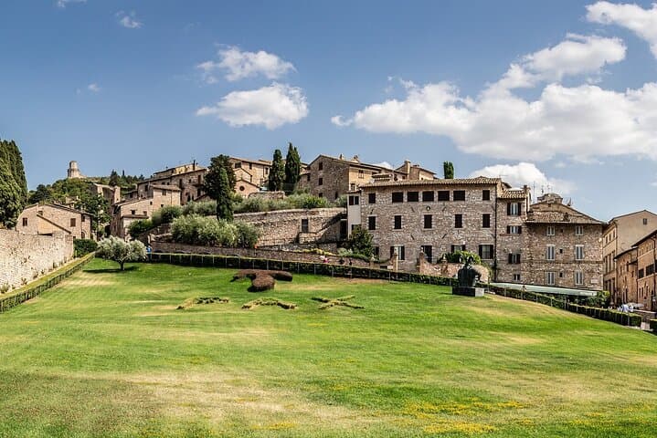 Full-Day Guided Historical Tour of Cascia and Assisi