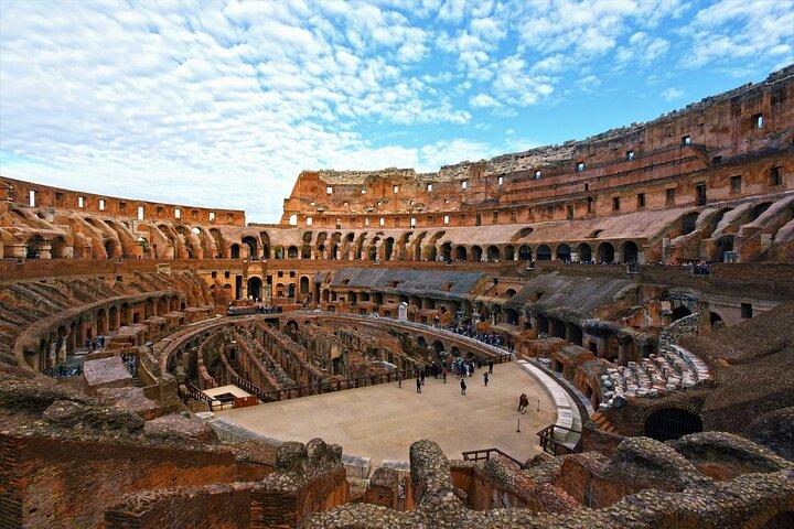 Tour guiado en grupo por el piso del Coliseo Arena con Foro Romano y Monte Palatino