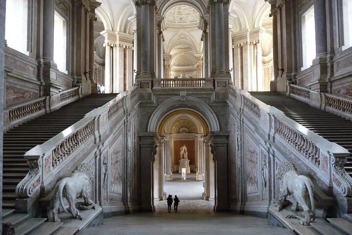 Guided tour of the Royal Palace of Caserta with an art expert