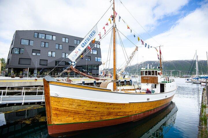 ノルウェーのトロムソからの半日釣りとフィヨルド クルーズ アドベンチャー
