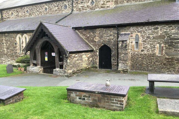 Upptäck den medeltida muromgärdade staden Conwy: En självguidad ljudtur