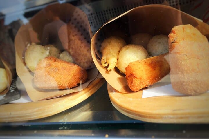 Naples Vomero: A Unique Traditional Food Tour by Do Eat Better