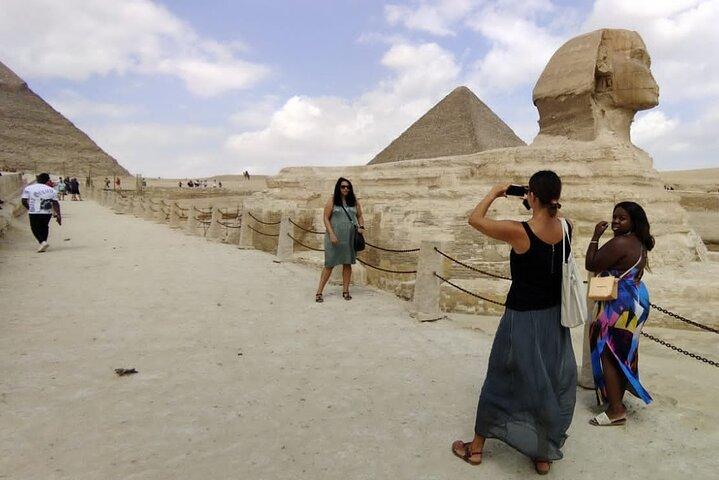 Visite privée d'experts Pyramides de Gizeh, Sphinx, Dîner-croisière sur le Nil et danseuse du ventre