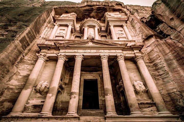 Tour privato di 2 giorni Tour della città di Amman Nebo, Madaba, Mar Morto e Petra