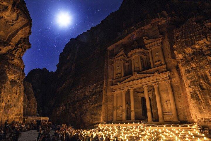Tour privato di 2 giorni Tour della città di Amman Nebo, Madaba, Mar Morto e Petra