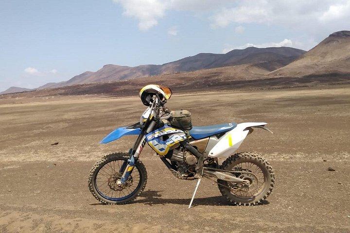 11 日間のオフロード バイク ツアー - グレート リフト バレーからトゥルカナ ジェイド レイクまで
