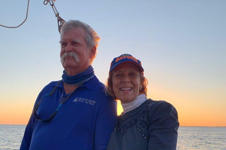 Vela ao pôr do sol no sudoeste da Flórida