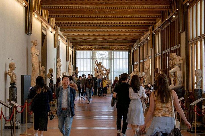 localGuideで1日でフィレンツェへ： David-City walk-Uffizi