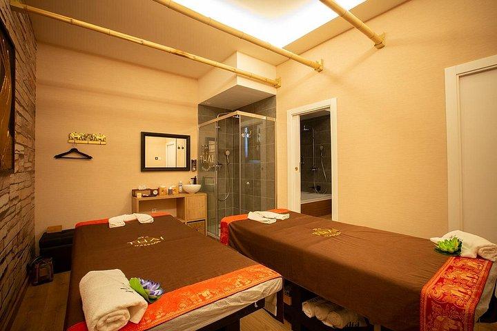 選べる60分間のカップルマッサージと30分間のフローラルバス THAI MASSAGE ALURA