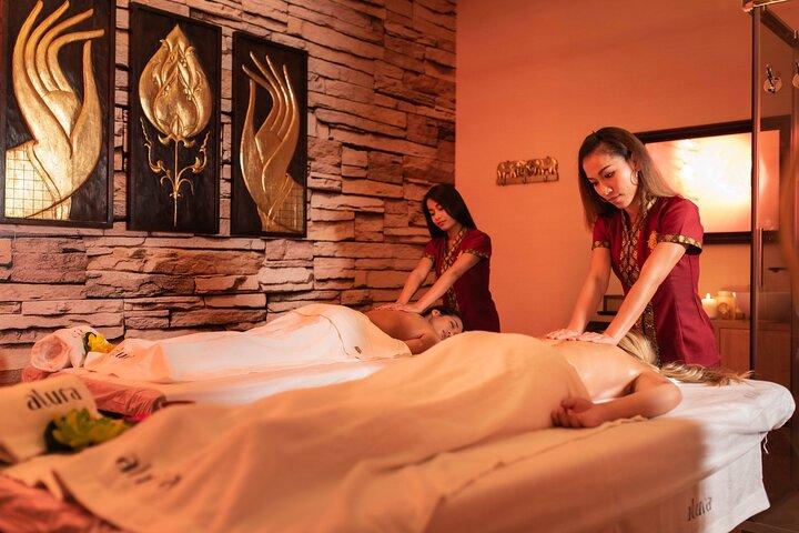 60 min Massage en Couple au Choix et 30 min Bain Floral MASSAGE THA ALURA