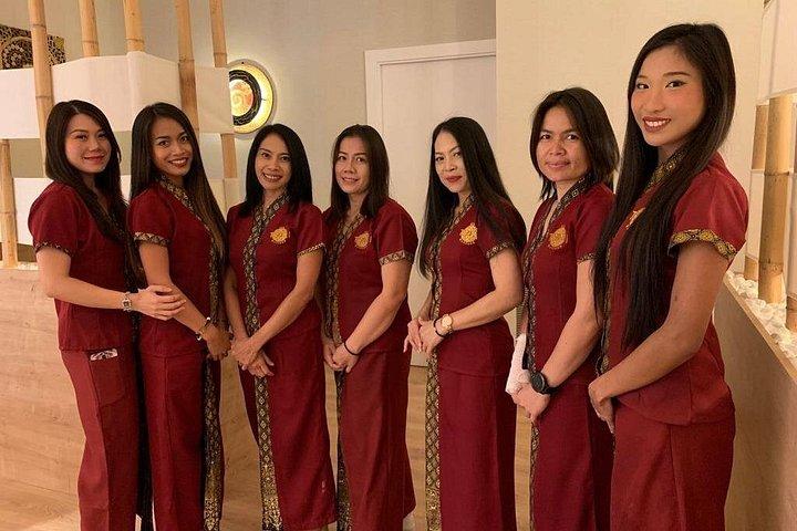 選べる60分間のカップルマッサージと30分間のフローラルバス THAI MASSAGE ALURA