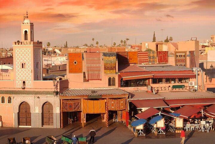 Arrival Private Transfer: Marrakech Menara Airport RAK to Marrakech in Van
