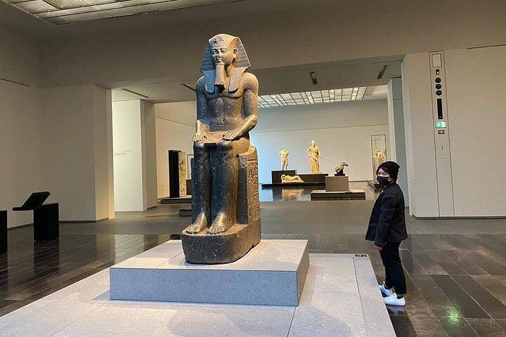 Entrada al Museo del Louvre en Abu Dhabi