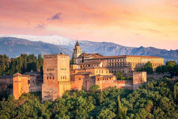 Tour Alhambra con Palacios Nazaríes desde Jaén
