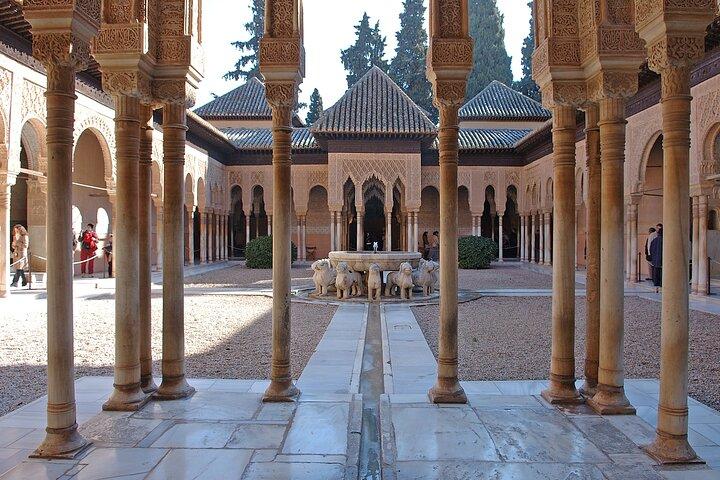 Tour Alhambra con Palacios Nazaríes desde Jaén