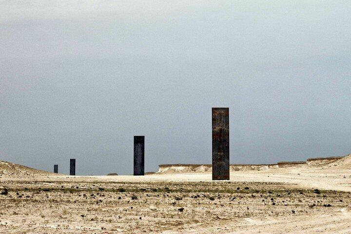 リチャード セラの彫刻とキノコの岩層へのカタール西海岸ツアー