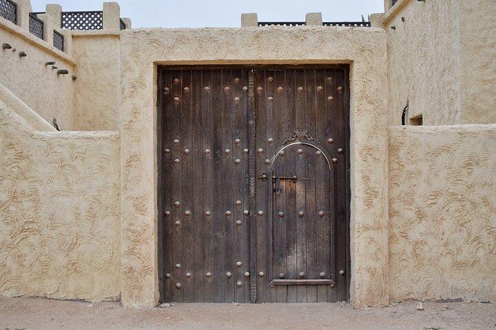 Explore o norte e o oeste do Qatar – Aventura de dia inteiro