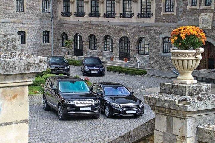Passeios de luxo em Belfast. Tour de aluguel privado de dia inteiro para 2 a 6 pessoas