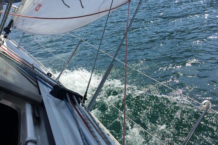 Sailing Experience on Lake Como: Fun, Relax and Adventure!