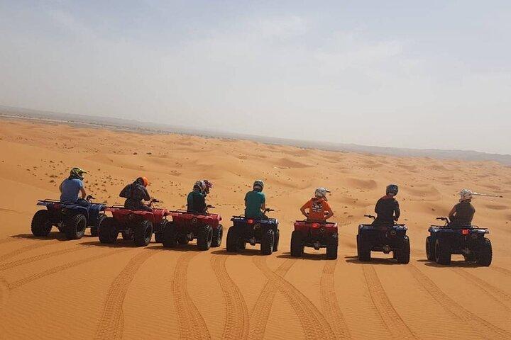 Esperienza in ATV e quad in Qatar con sandboarding