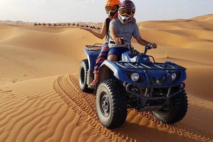 Experiência de quadriciclo e quadriciclo no Catar com sandboard