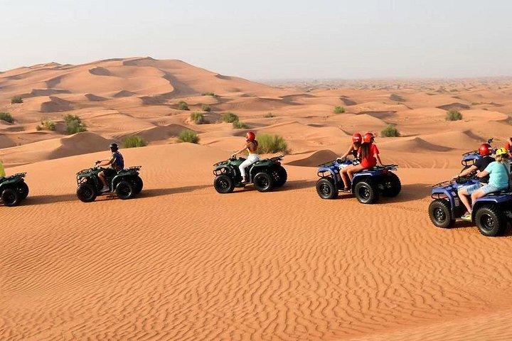 カタールのATVとクアッドバイクのサンドボード体験