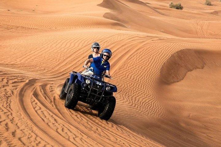 カタールのATVとクアッドバイクのサンドボード体験