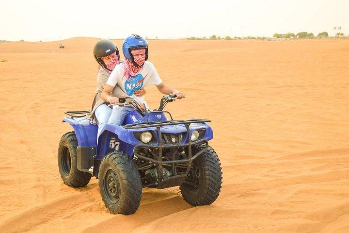 カタールのATVとクアッドバイクのサンドボード体験