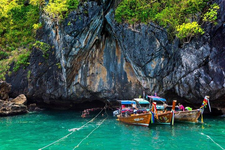 Koh Ngai, Koh Muk + Excursion de plongée en apnée dans la grotte d'émeraude en bateau longtail classique