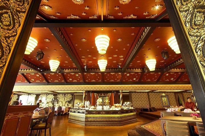 Gourmet Dinner & Spectacular Show at Mandarin Oriental