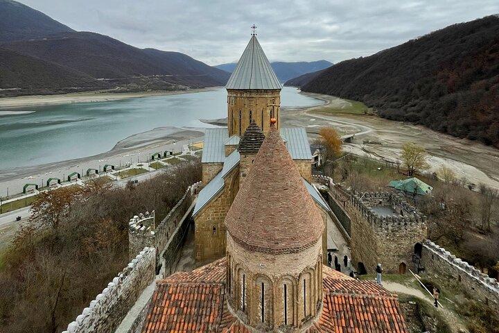Tour grupal de Kazbegi y Gudauri desde Tbilisi