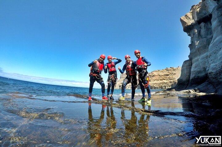 Coastering in Gran Canaria (Aquatic Route in the ocean cliffs)