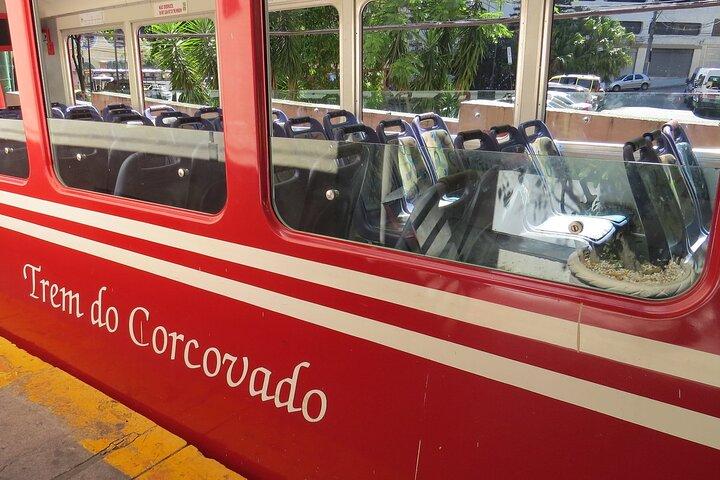送迎付きコルコバード列車ガイド ツアー