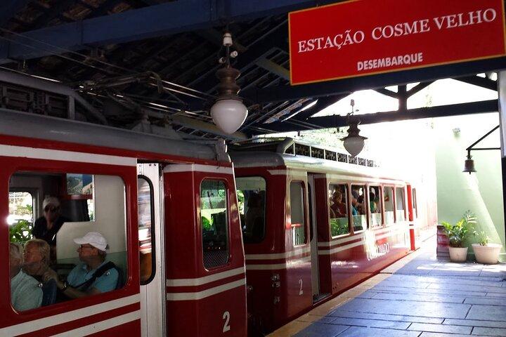 Trem do Corcovado e passeio guiado pelo Pão de Açúcar com traslado