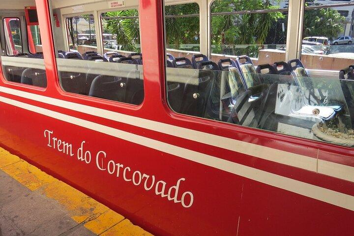 Trem do Corcovado e passeio guiado pelo Pão de Açúcar com traslado