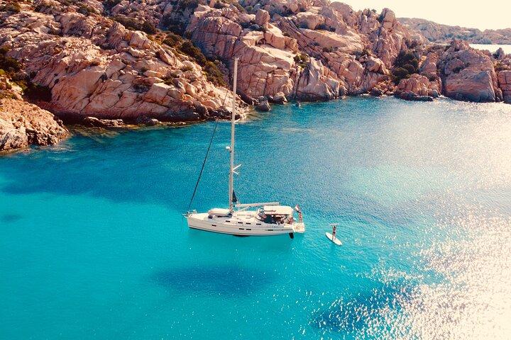 Tour in barca a vela dell'Arcipelago di La Maddalena con pranzo da Palau