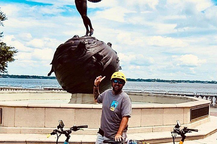 ジャクソンビルの電動自転車アートと建築のガイド付きツアー