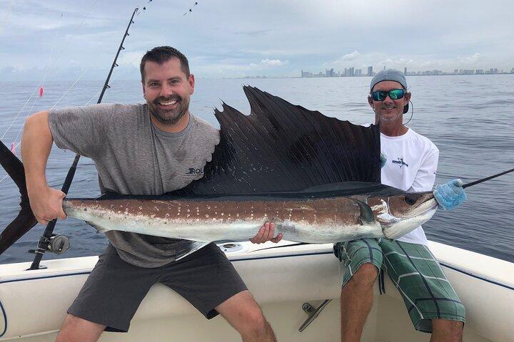 Deep sea fishing charters in Fort Lauderdale aboard 52' Hatteras