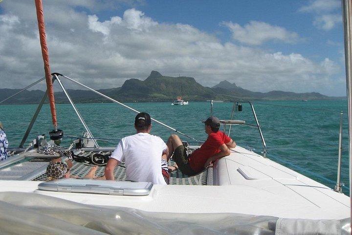 Catamaran to Ile aux Cerfs from Pointe Jerome with transfer