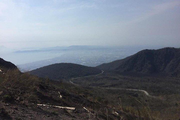 ナポリからの終日ポンペイとベスビオ山のハイキング